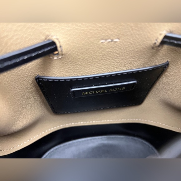 Michael Kors Reed Bucket/Messenger Bag - Picture 12 of 13